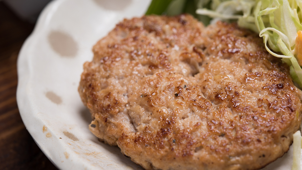 *夕食(ハンバーグ)一例/お子様も喜ぶハンバーグ♪肉汁たっぷり！