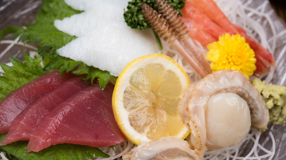 *夕食（お造り）一例/お酒の肴としてもお箸が進む新鮮なお造りをご賞味ください。