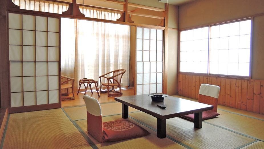 *客室一例（和室）／お部屋は宿任せですが全室バストイレ付きです。