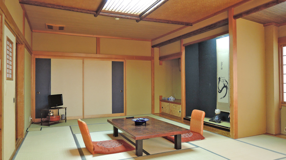 *客室一例（和室）／お部屋は宿任せですが全室バストイレ付きです。