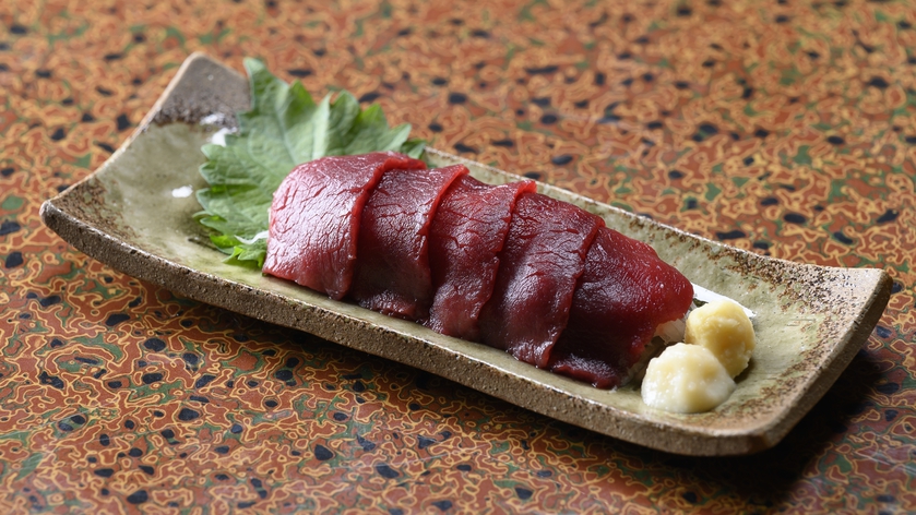 *夕食一例：地産地商にこだわった山の幸をお愉しみください