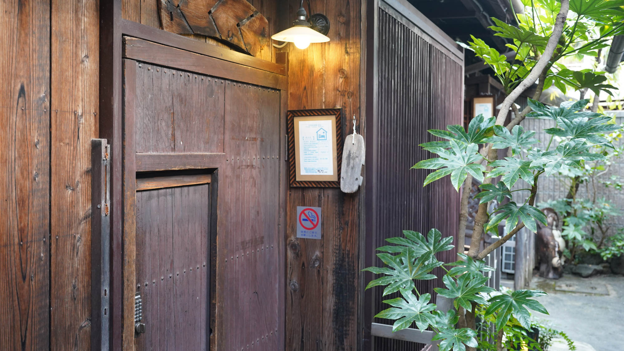 ・【静／外観】五右衛門風呂を備えた純和風のお部屋。古き良き趣を感じる町屋で京都を楽しみませんか