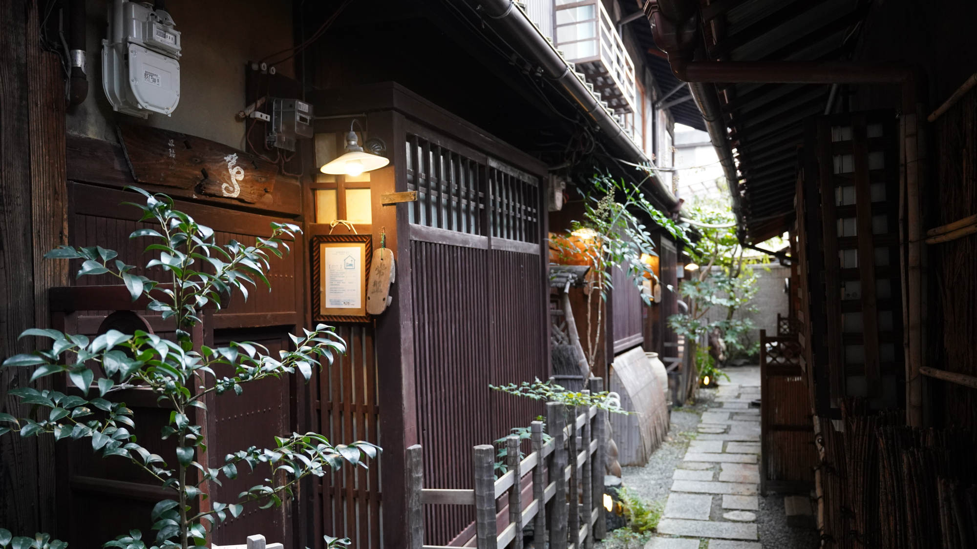 ・【外観】昔の日本人の暮らしの雰囲気を感じられます。どこか懐かしい情緒に溢れた町家です