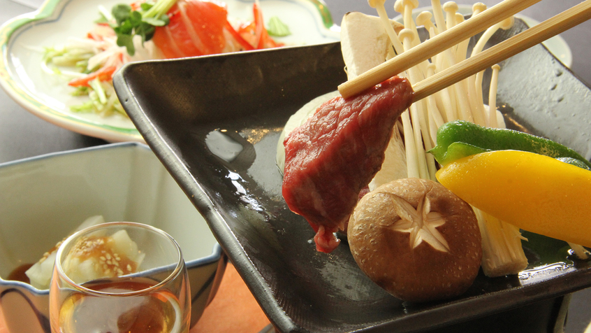 【お料理】大人気の信州牛とお野菜の蒸し陶板鍋、寒い季節にピッタリの温かさです