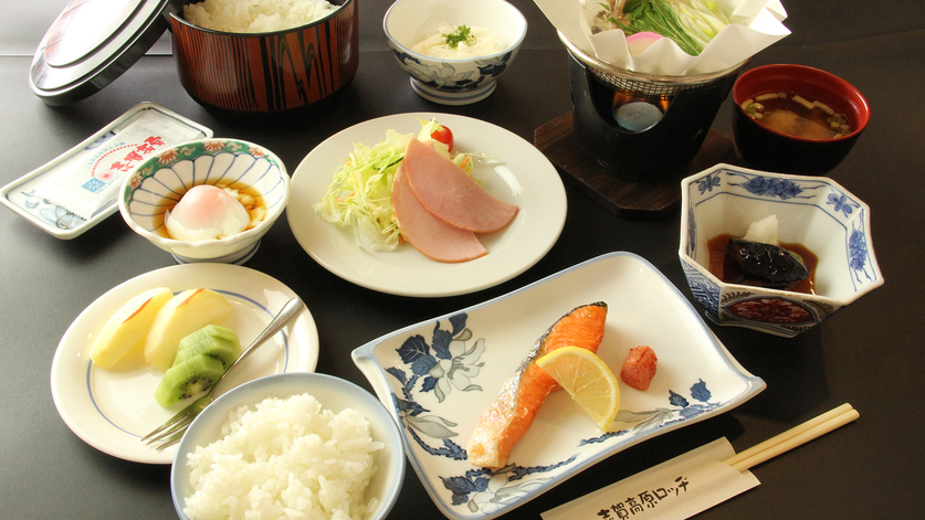 【朝食】信州の地で育ったお野菜や旬の食材を使った朝食です。