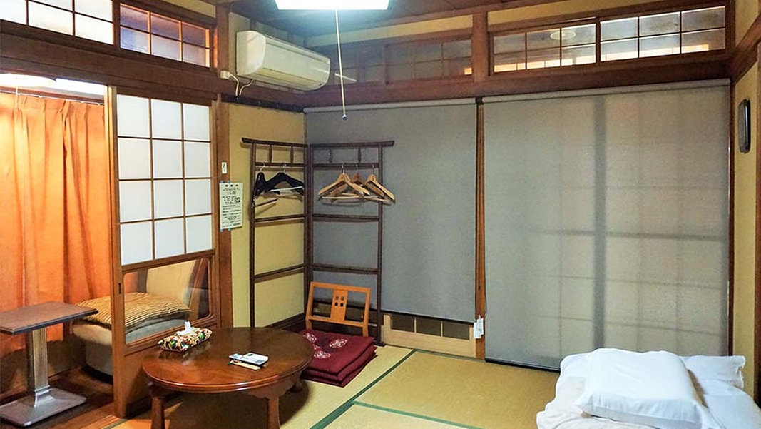 *【部屋】大倉荘の昭和館和室4.5畳では、一人旅やビジネスでのご利用に最適です。