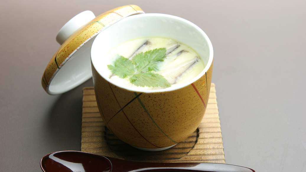 *ご夕食一例茶碗蒸し (6月頃の一例／日替わりのため写真と異なる場合あり）