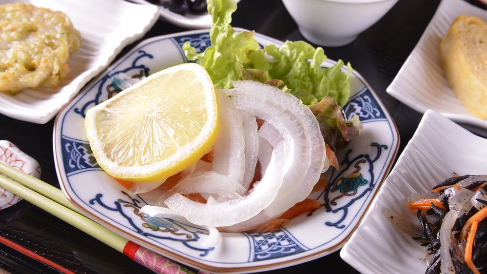 *【ご夕食例（おばんざい）】京都で日常に食されているお野菜・お惣菜を皆さまに。