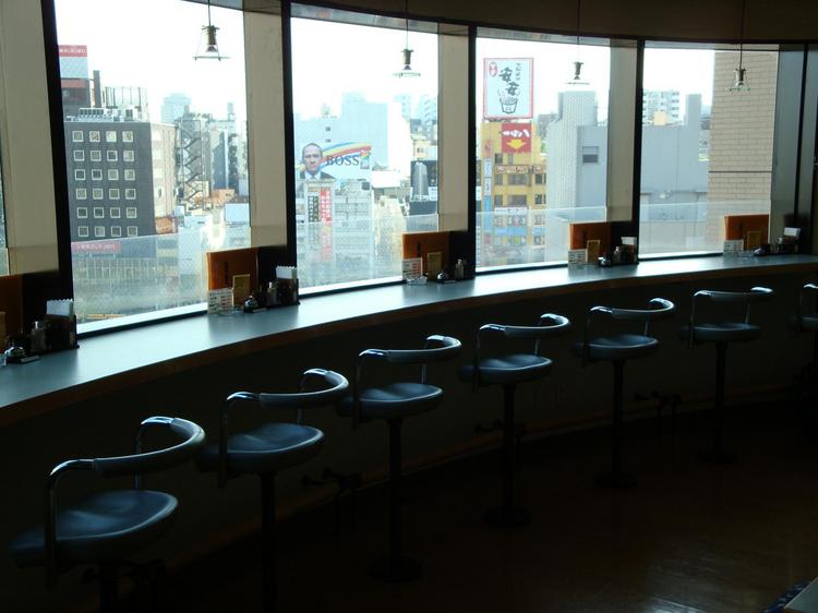 8階ラウンジカウンターカウンター2