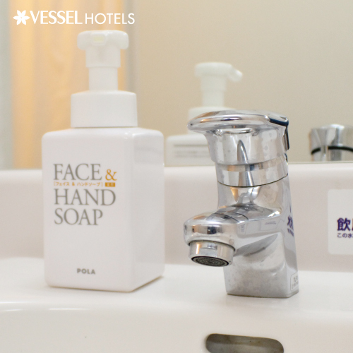 【 客室備品 】ベーシン横にハンドソープ&フェイスソープをご用意しております