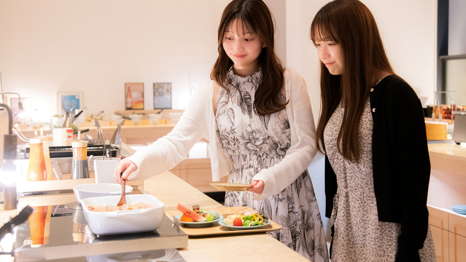 【 女子旅enjoy！友人と過ごす朝食時間♪ 】