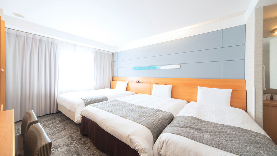 【 トリプルルーム 26㎡ 】150cmクイーンサイズベッド2台＋エキストラベッド1台