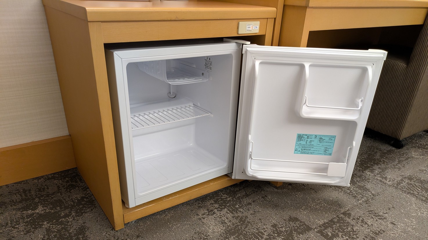 【 客室備品 】冷蔵庫