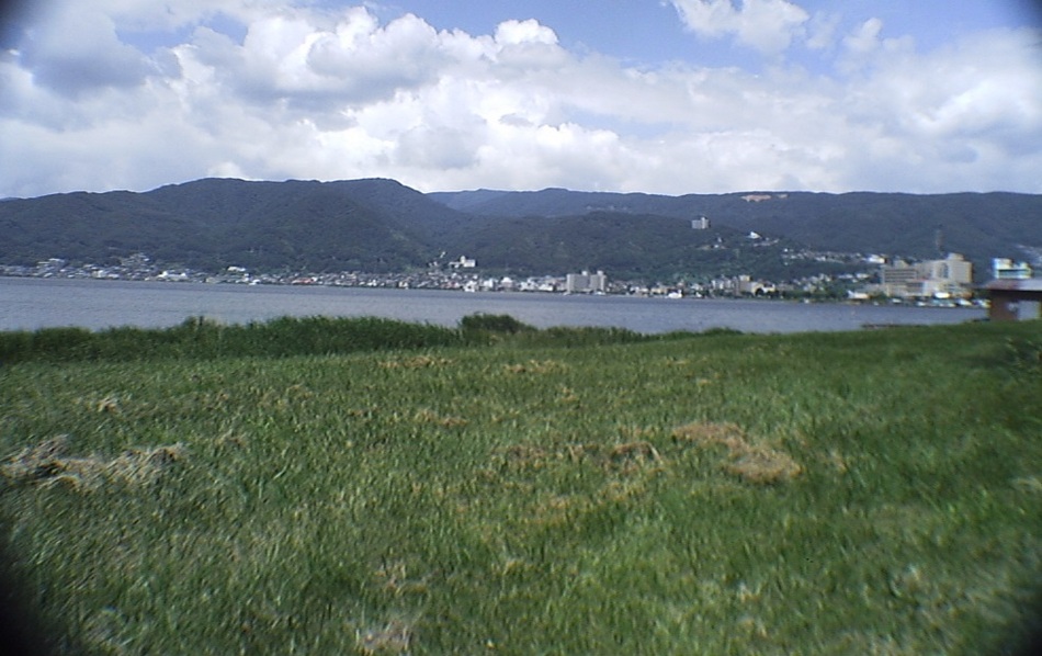 諏訪湖のほとり