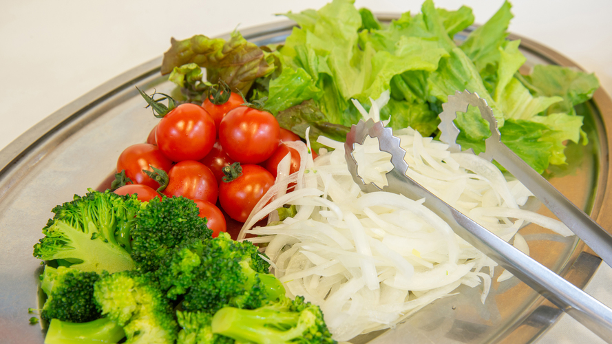 *ご朝食(一例)色鮮やかな新鮮野菜は目覚めの食事にぴったり