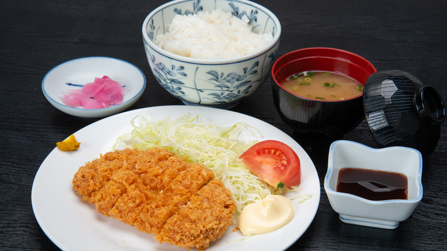 *ご夕食(一例)とんかつ定食