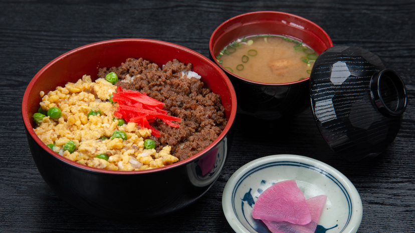 *ご夕食(一例)三色丼