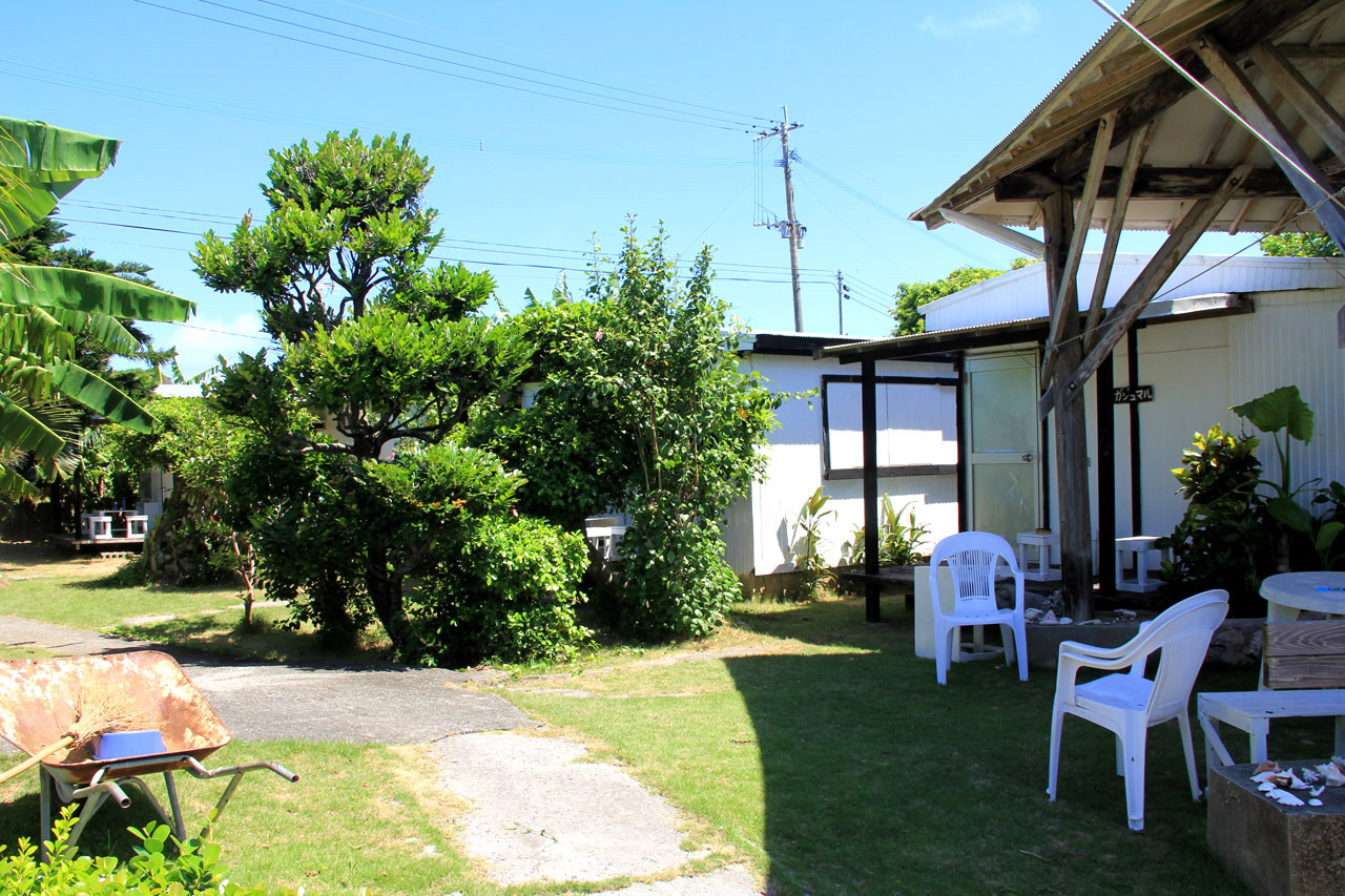 Beach Land Lodge <Yoronjima> Located in Yoron, Beach Land Lodge <Yoronjima> is a perfect starting point from which to explore Amamioshima. Offering a variety of facilities and services, the property provides all you need for a go