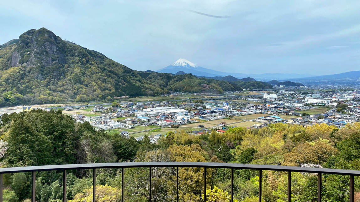 【客室】和室10畳（富士山側）からの眺望