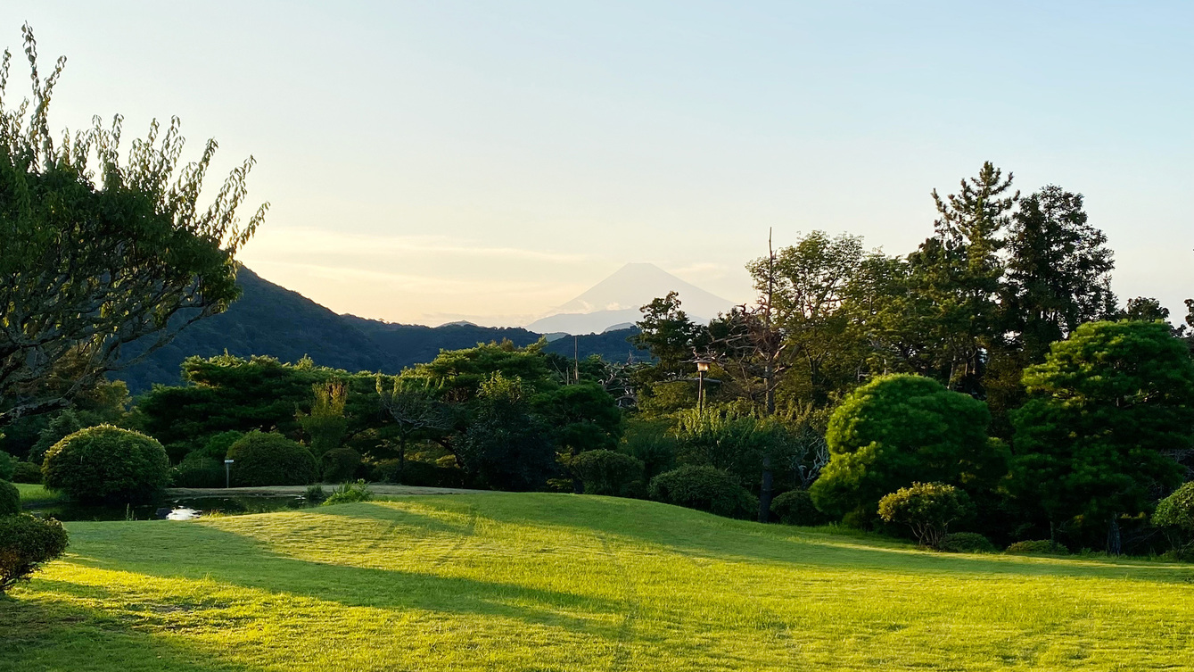 【客室】日本庭園からの富士山
