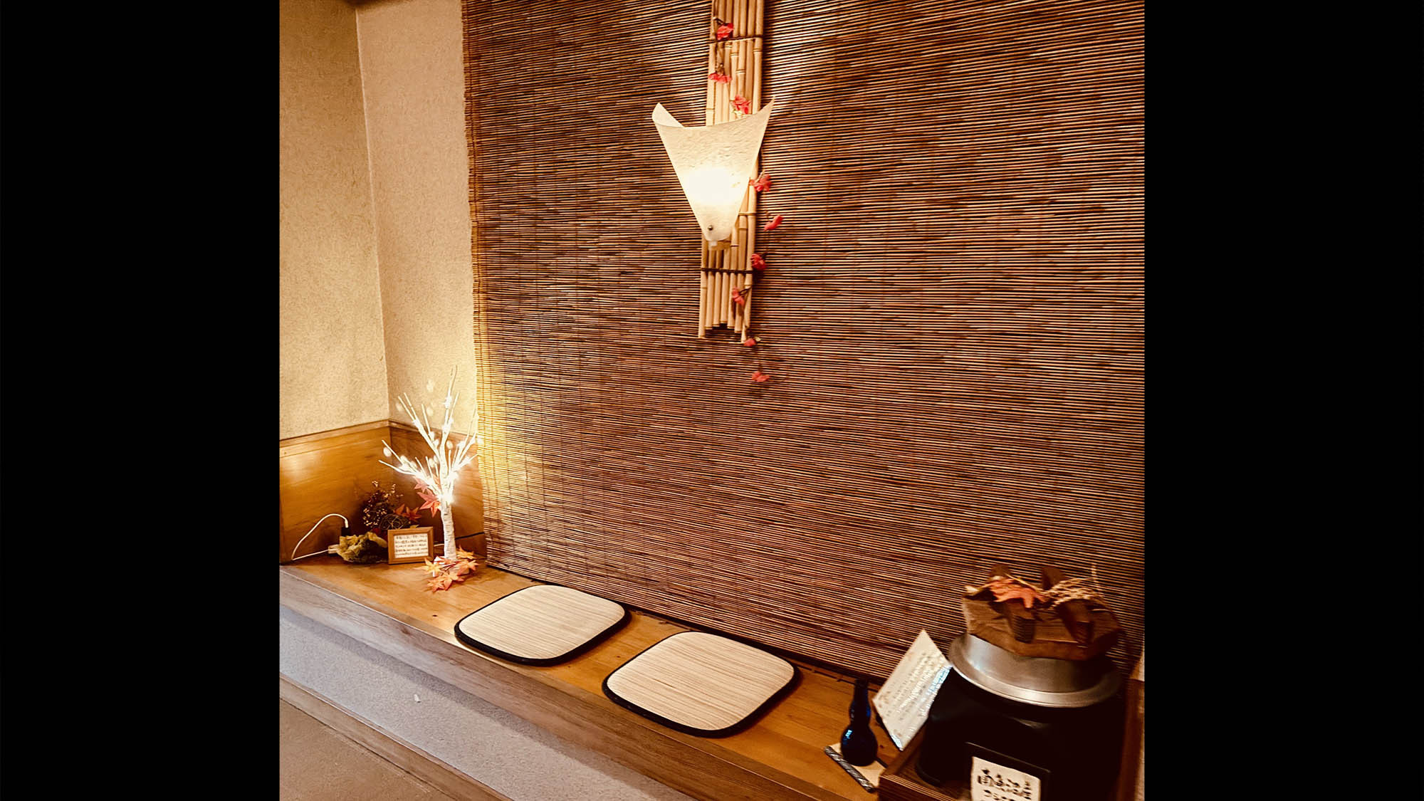 ・【内観】落ち着く空間でそっと腰を下ろしてひと休みしていただけます