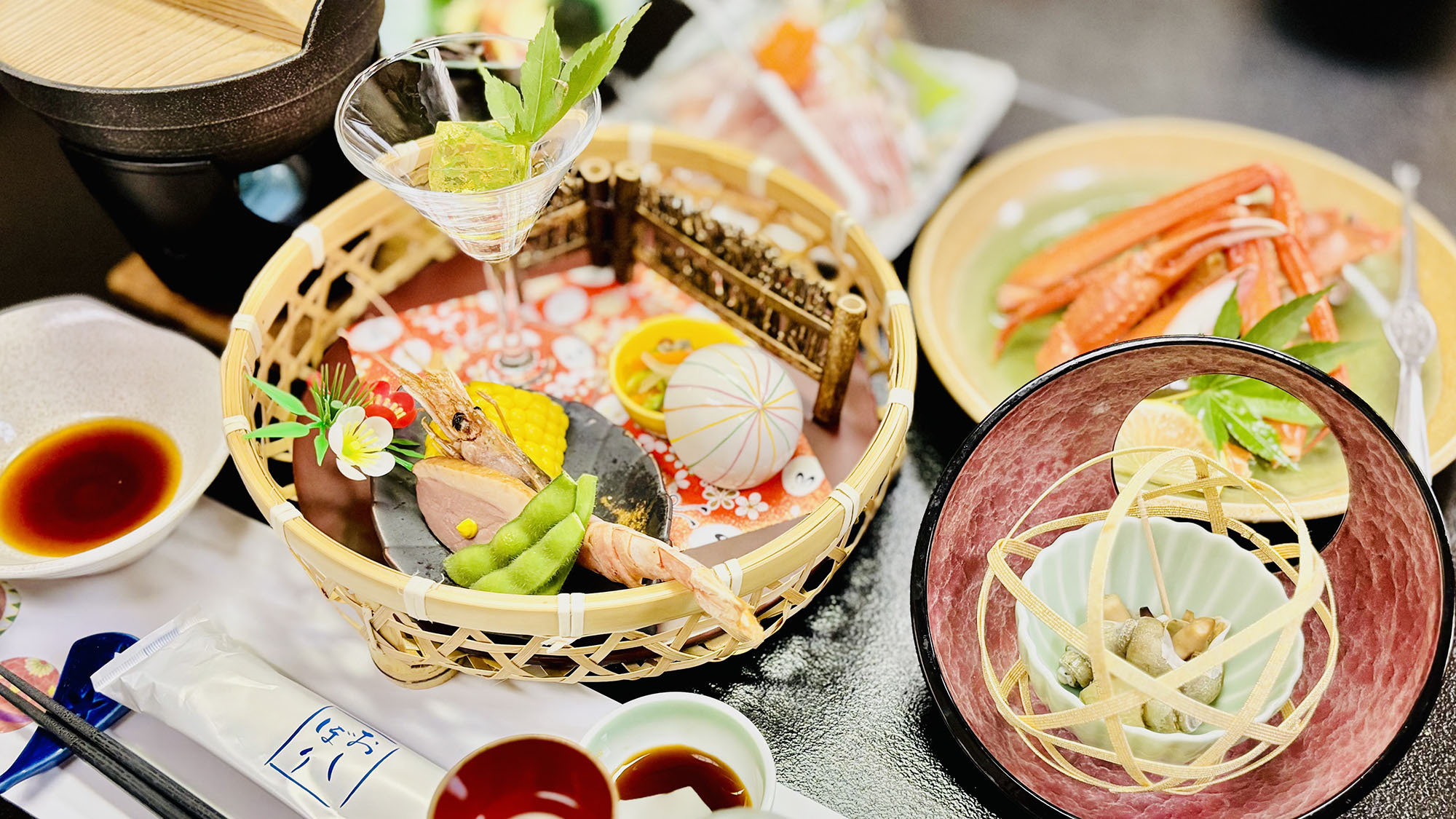 ・【お食事一例】旬の食材を使用した旬彩かご盛りと蟹の御膳