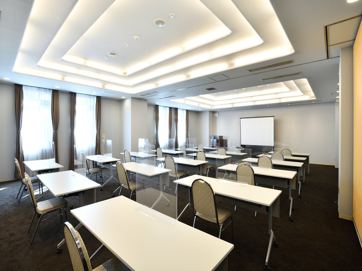 会議室：磐梯AB【100㎡】スクール形式研修会やセミナーに最適