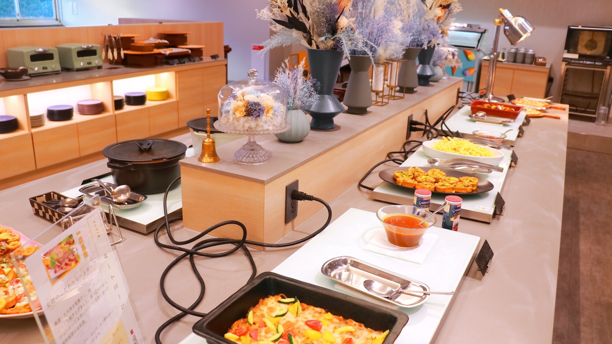 料理自体もゆとりをもって並んでいます