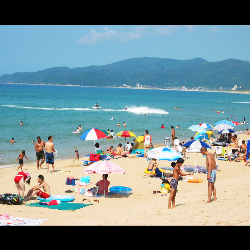 浅瀬の続く白砂青松のロングビーチ『小天橋海水浴場』