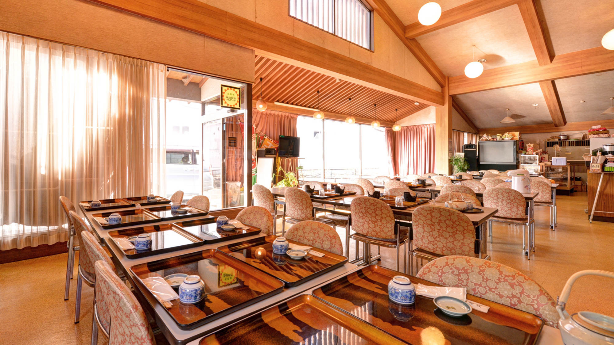 Saginoyu Onsen Yasugien Saginoyu Onsen Yasugien is conveniently located in the popular Yasugi area. Both business travelers and tourists can enjoy the propertys facilities and services. To be found at the property are facil