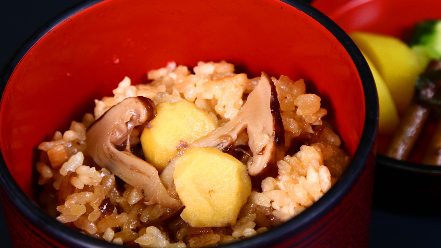 ＜松茸と栗の炊き込みご飯＞秋の味覚が詰まった松茸と栗の炊き込みご飯