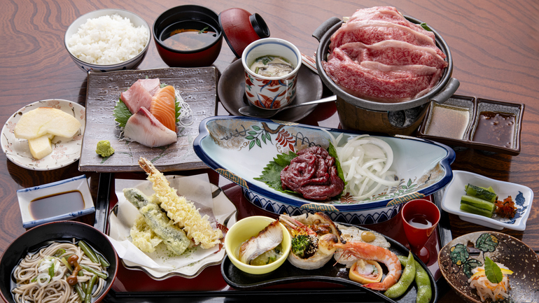 *夕食一例（グレードアップ：馬刺）／お肉屋直送の新鮮な馬刺しをどうぞ！