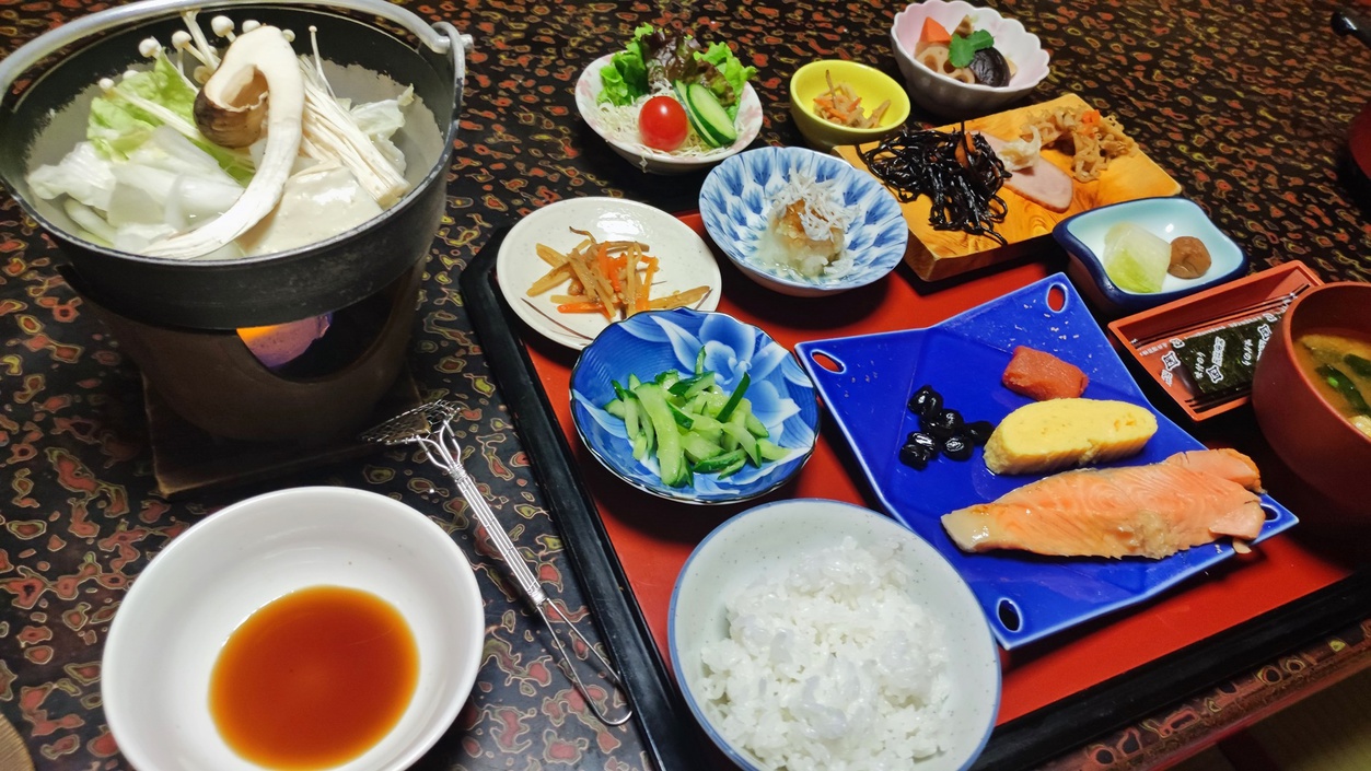 *健康的な和朝食の朝ごはん 一日を元気にスタート！（お食事一例）