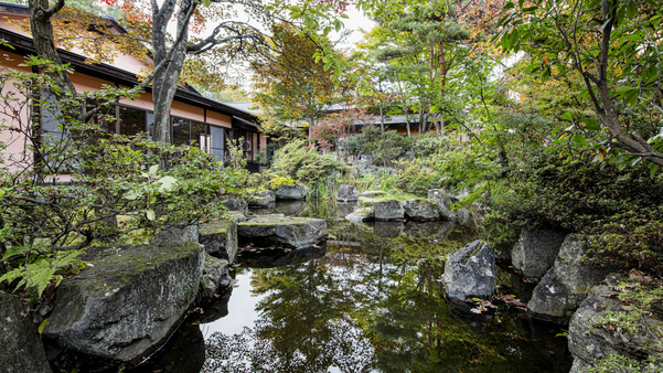 *中庭／四季折々に鑑賞できる景色をお愉しみください。
