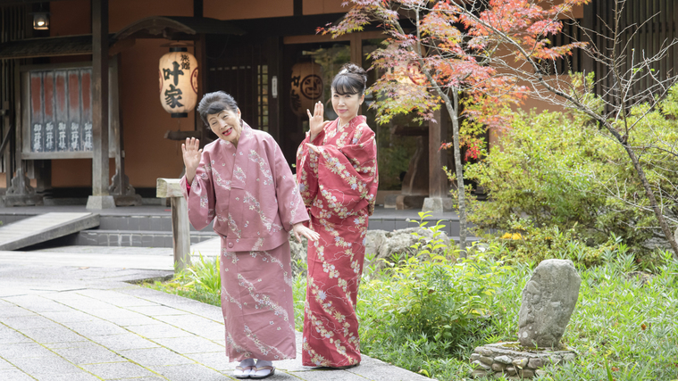 *スタッフ／80歳を超えたお茶目で元気な大女将と楽しい女将がおもてなし！