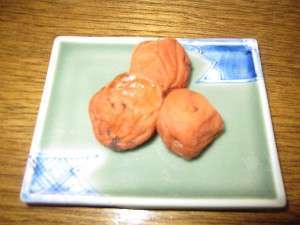 ⑲【朝食で一番の自慢は自家製の梅干】３分の１減塩して仕上げた小館のオリジナル逸品です！
