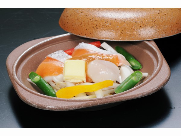 鮭と帆立の夏野菜の陶板焼き