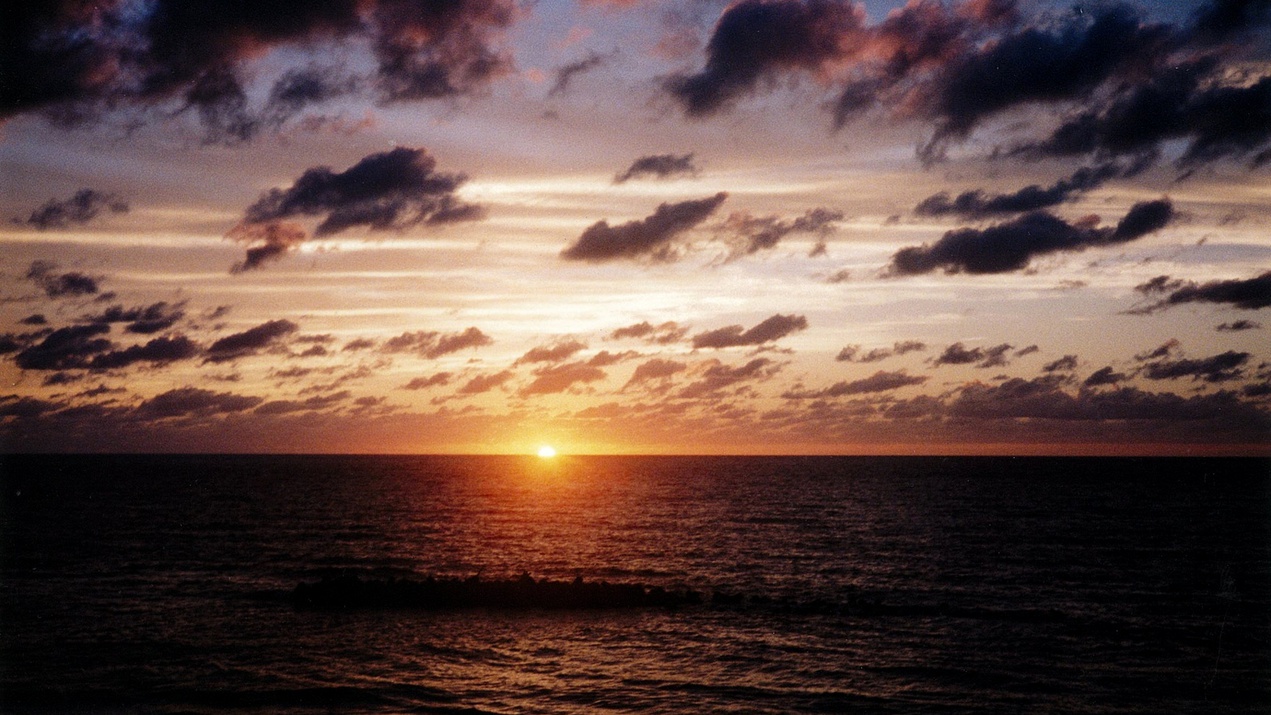 *当館より、夕暮れ時の景色。秒単位で美しく色を変える空の眺めをご堪能下さい！