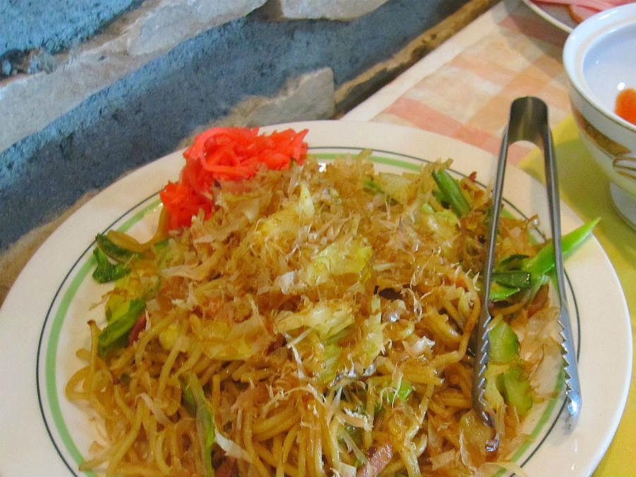 朝食：日替わりメニューも大好評！やきそば・カレー等