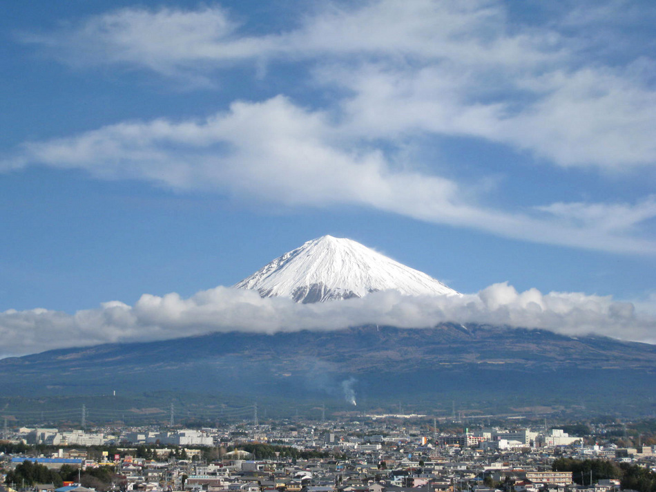 富士山１２月雲遠く