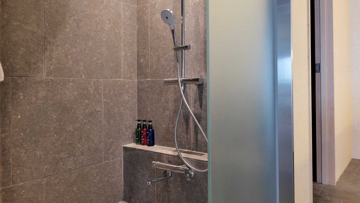 【ウイングス館／湖側】レイクガーデンビュースイート〜サウナ付き／シャワーブース※イメージ