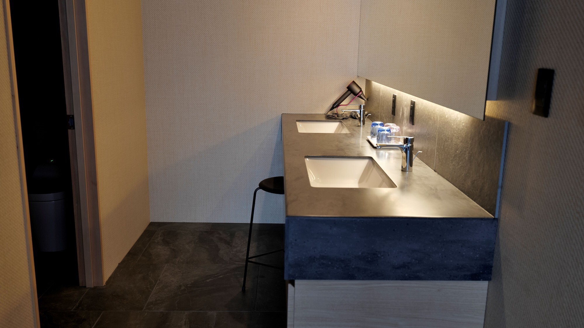 【ウイングス館／湖側】レイクガーデンビュースイート〜サウナ付き／洗面スペース※イメージ