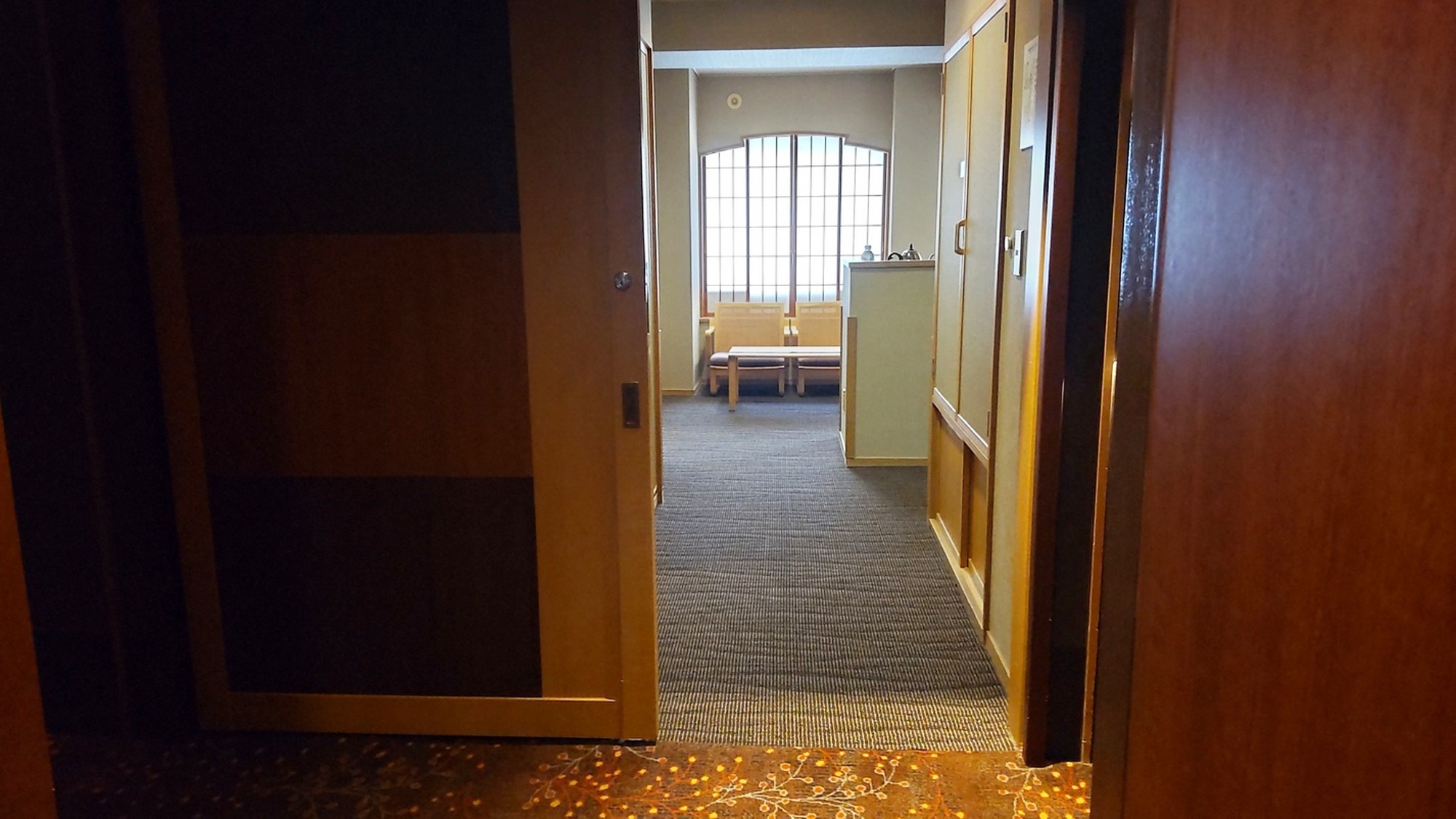 【こもれび】DX和洋室／お部屋の入口は引き戸タイプ（イメージ）