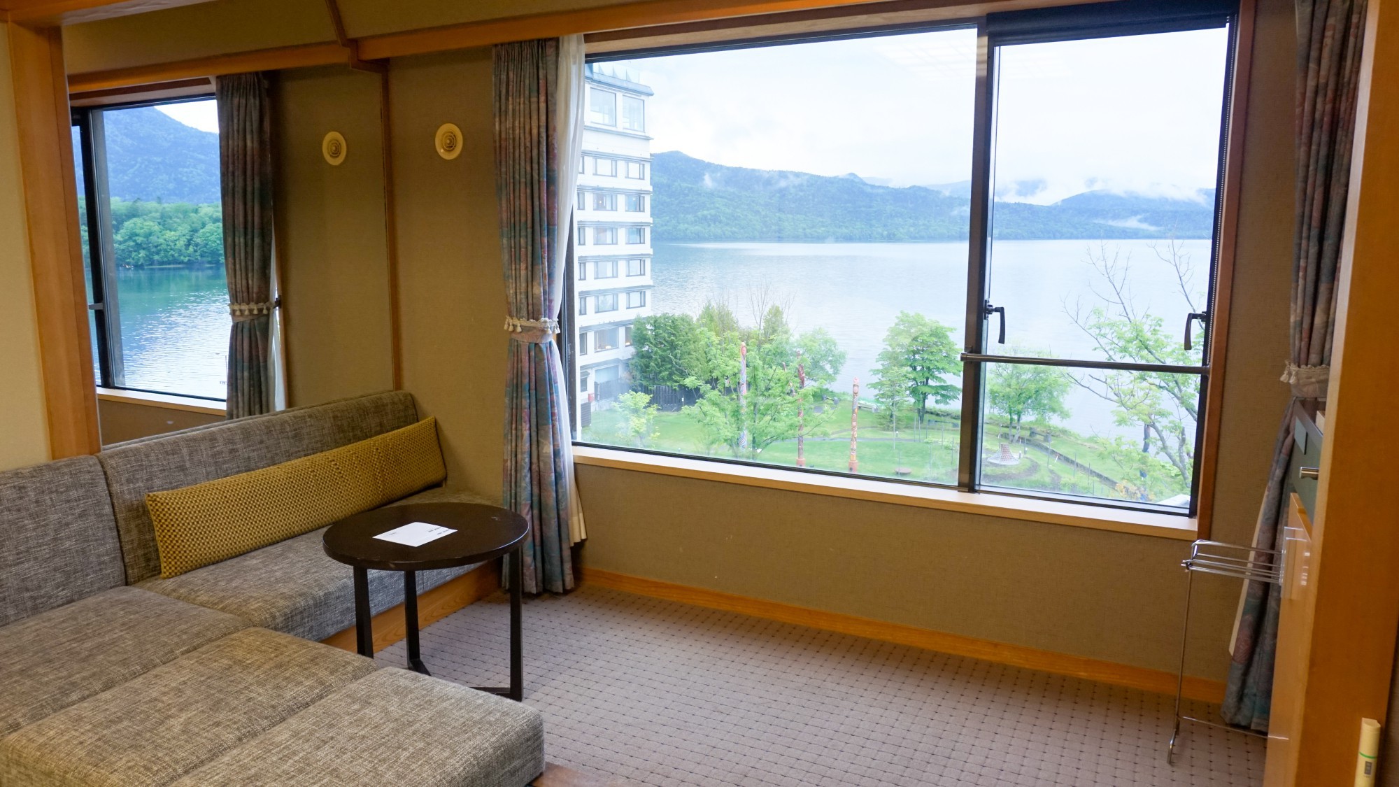 【ウイングス館／湖側】和室ツイン／目の前に広がる雄大な阿寒湖をお愉しみください（イメージ）