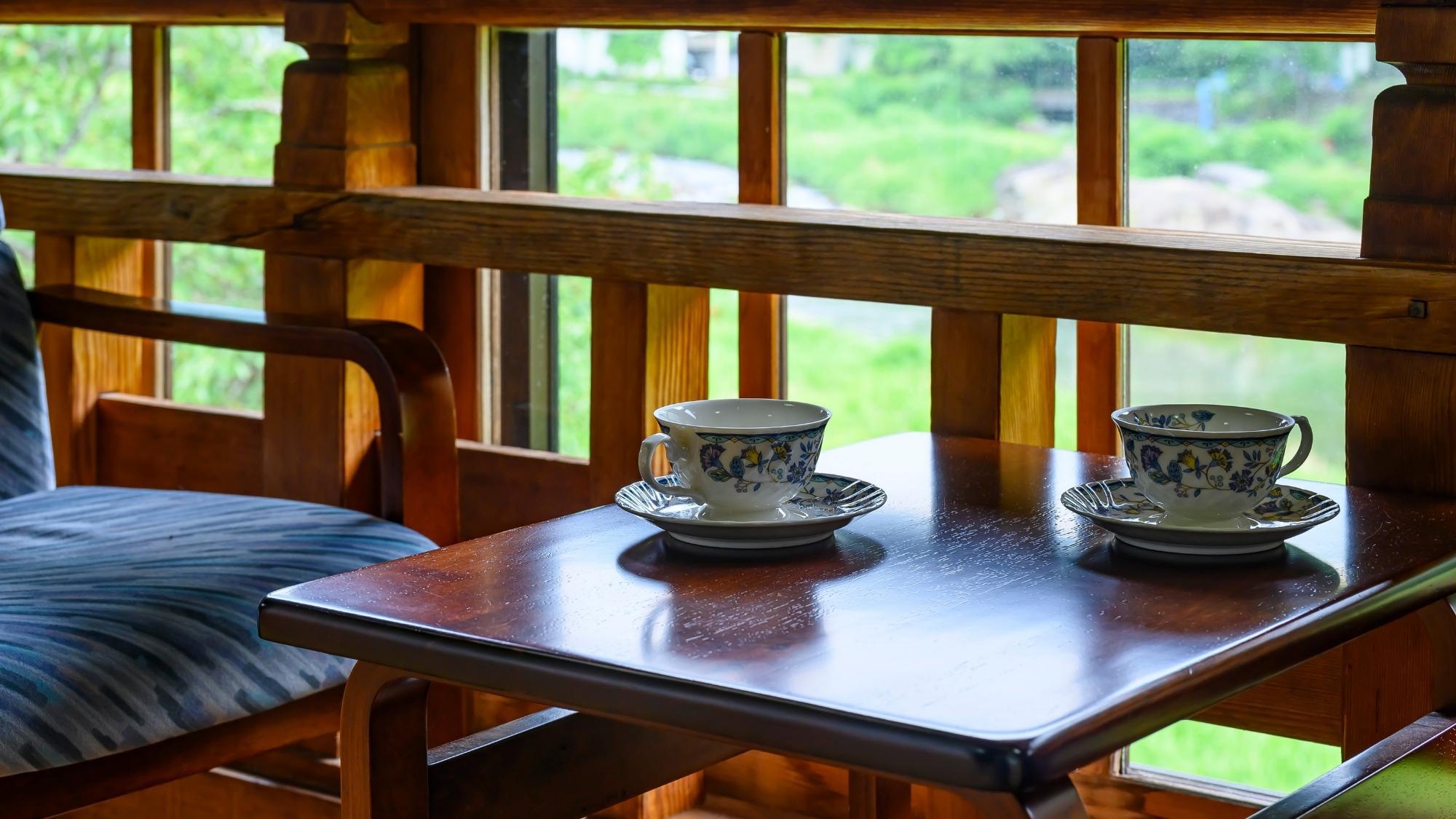 お部屋で淹れたコーヒーと三徳川の景色をのんびりと愉しむ、特別室【梧桐の間】