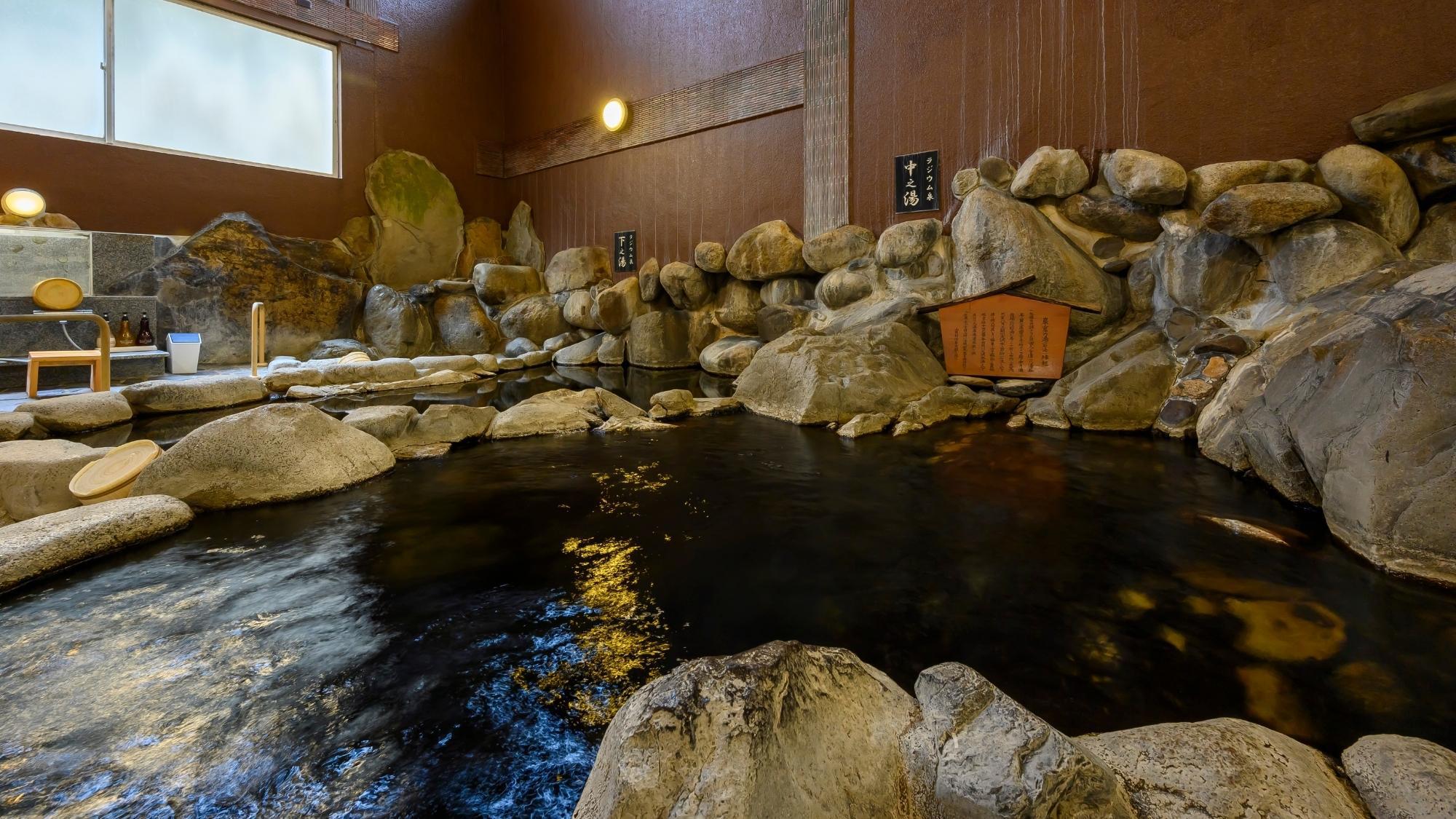 全国でも稀有な掛け流し自噴泉で、気軽に温泉湯治を体験してみては。