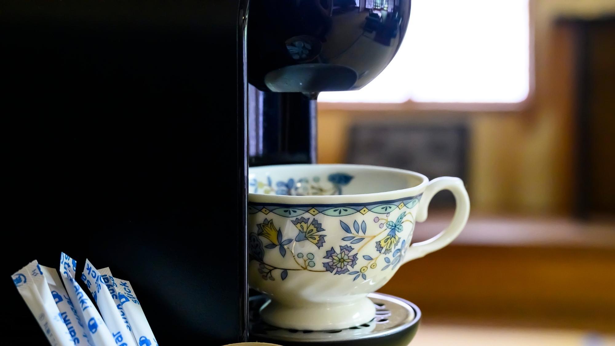 ビューバス付特別室【梧桐の間】にはコーヒーメーカーをご用意。寛ぎのコーヒータイムをお楽しみください。