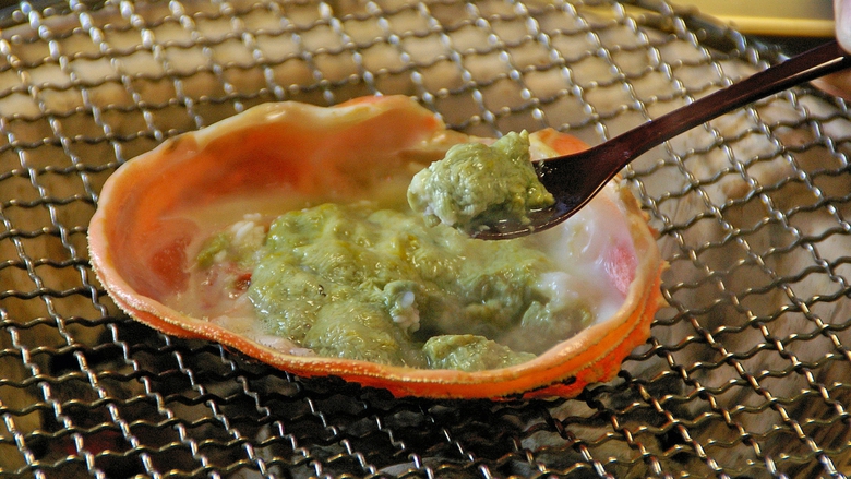 *冬の蟹料理一例。甲羅焼きはトロッとしたカニ味噌が絶品（イメージ）