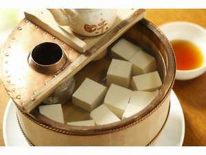 【湯治健康朝食】秋〜春の人気メニュー、木桶の湯豆腐