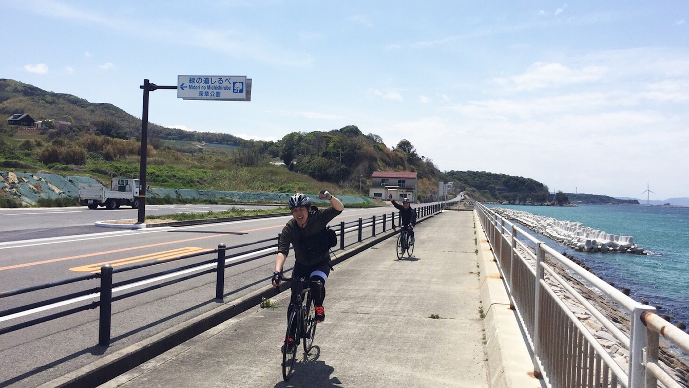 シーサイドサイクリングで青い海を眺めながら爽快に走ろう！